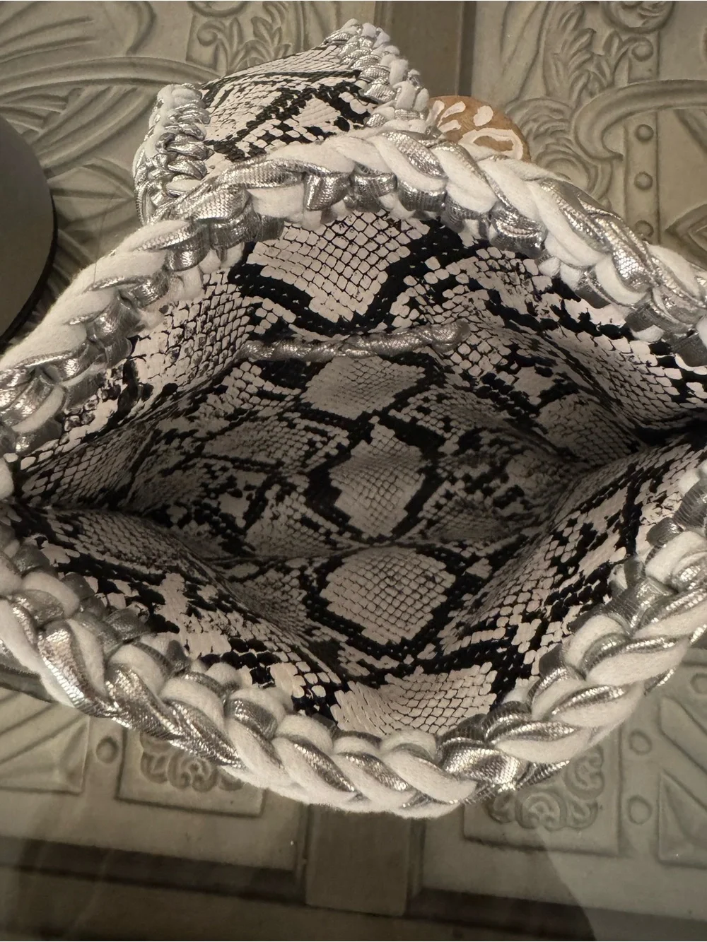 Bonita Bolso Snake-Print Fringe clutch bag in Black & white made by Yvonne